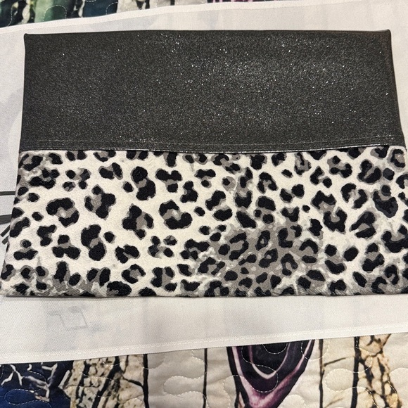 Makeup Junkie Glittery Gray and Leopard Print Clutch - Picture 3 of 4
